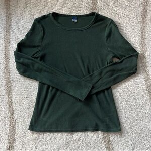 old navy forest green ribbed long sleeve shirt